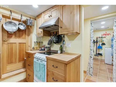 8930 SW 5th Avenue Portland OR 97219