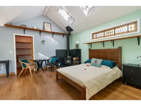 8930 SW 5th Avenue Portland OR 97219