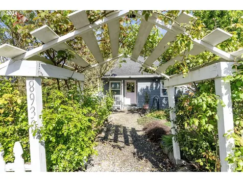 8930 SW 5th Avenue Portland OR 97219