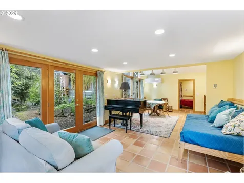 8930 SW 5th Avenue Portland OR 97219