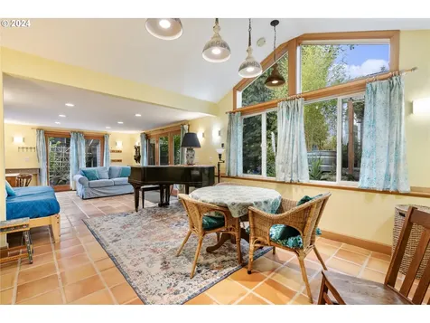 8930 SW 5th Avenue Portland OR 97219