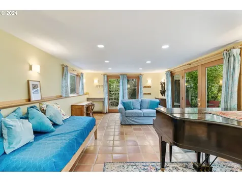 8930 SW 5th Avenue Portland OR 97219