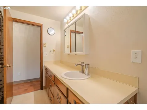 2404 NE 93rd Avenue Vancouver WA 98662