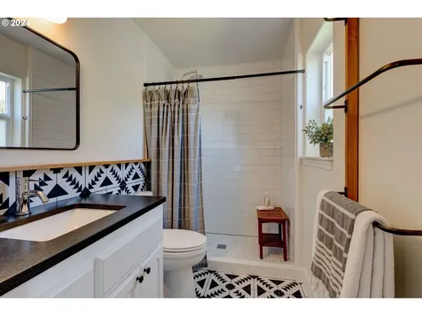 1701 Nw Woodland Drive Mcminnville OR 97128