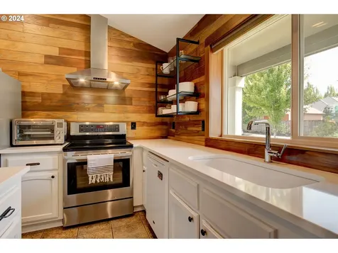 1701 Nw Woodland Drive Mcminnville OR 97128