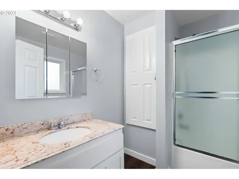2702 Nw 369th Street La Center WA 98629