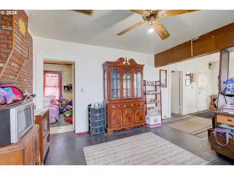 1566 SE Mill Street Roseburg OR 97470