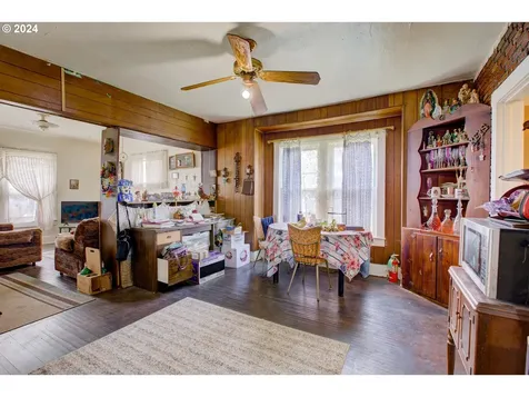 1566 SE Mill Street Roseburg OR 97470