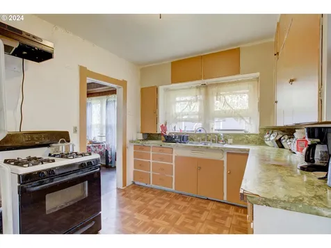 1566 SE Mill Street Roseburg OR 97470