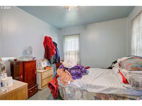 1566 SE Mill Street Roseburg OR 97470