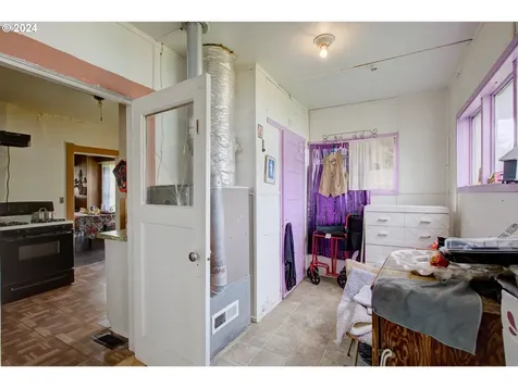 1566 SE Mill Street Roseburg OR 97470