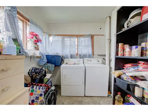 1566 SE Mill Street Roseburg OR 97470