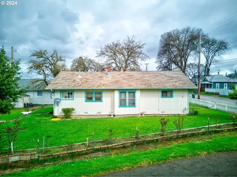 1566 SE Mill Street Roseburg OR 97470