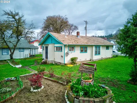 1566 SE Mill Street Roseburg OR 97470