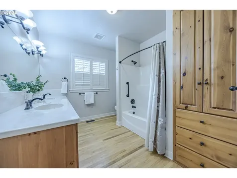 2074 Musket Street Eugene OR 97408