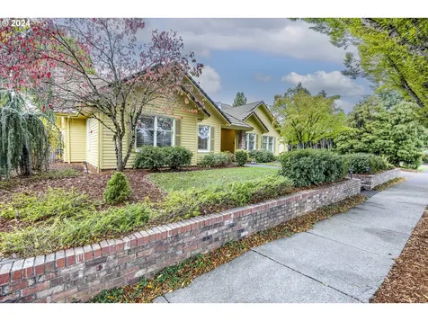 2074 Musket Street Eugene OR 97408