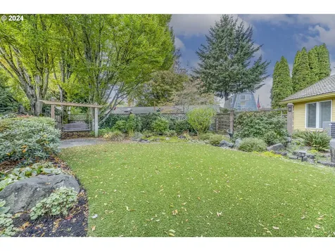 2074 Musket Street Eugene OR 97408