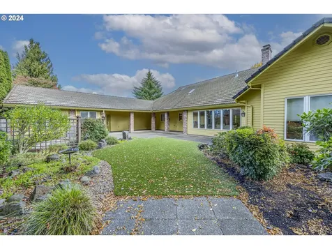 2074 Musket Street Eugene OR 97408