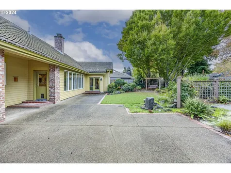 2074 Musket Street Eugene OR 97408
