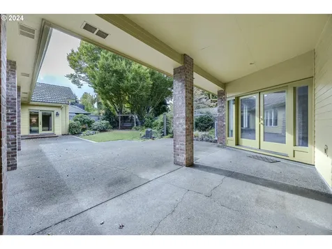 2074 Musket Street Eugene OR 97408