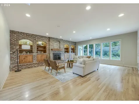 2074 Musket Street Eugene OR 97408