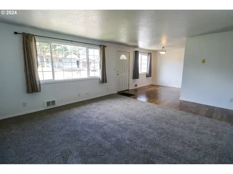 3629/3631 Sheridan Avenue North Bend OR 97459