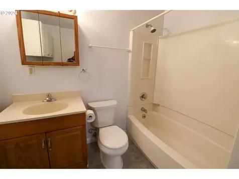 3629/3631 Sheridan Avenue North Bend OR 97459