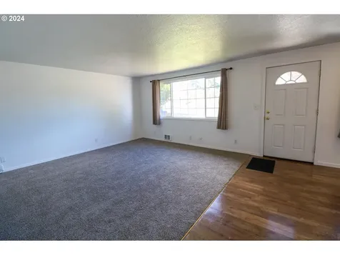 3629/3631 Sheridan Avenue North Bend OR 97459