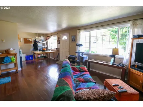 3629/3631 Sheridan Avenue North Bend OR 97459