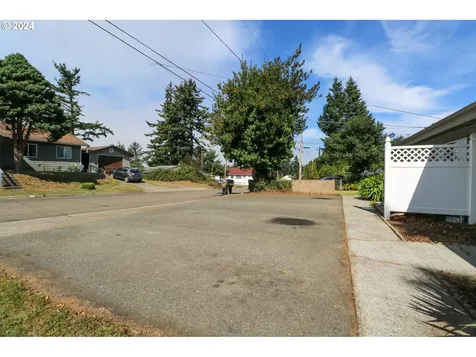 3629/3631 Sheridan Avenue North Bend OR 97459