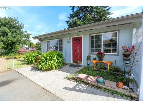 3629/3631 Sheridan Avenue North Bend OR 97459