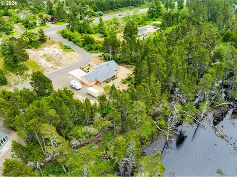 5328 Loveland Court Florence OR 97439