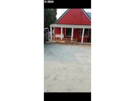224 N Main Street Canyonville OR 97417
