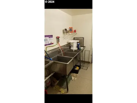 224 N Main Street Canyonville OR 97417