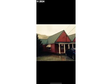 224 N Main Street Canyonville OR 97417