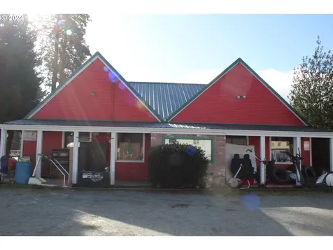 224 N Main Street Canyonville OR 97417