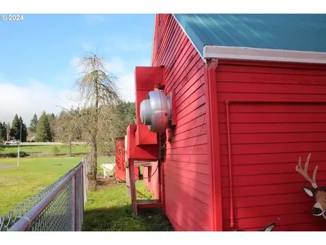 224 N Main Street Canyonville OR 97417