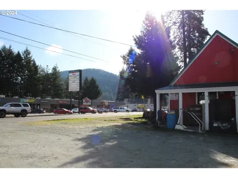 224 N Main Street Canyonville OR 97417