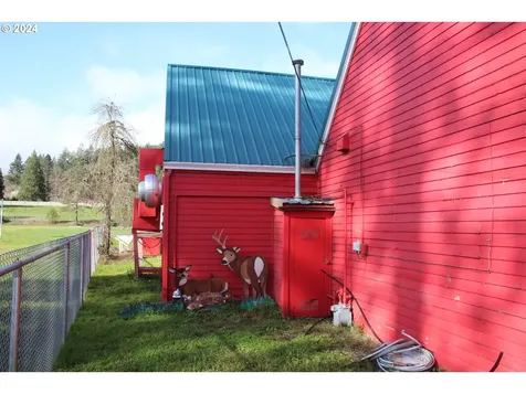 224 N Main Street Canyonville OR 97417