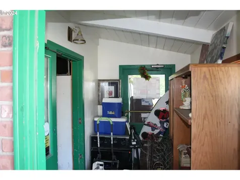 224 N Main Street Canyonville OR 97417