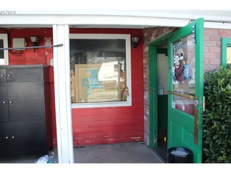 224 N Main Street Canyonville OR 97417