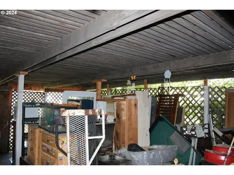 224 N Main Street Canyonville OR 97417