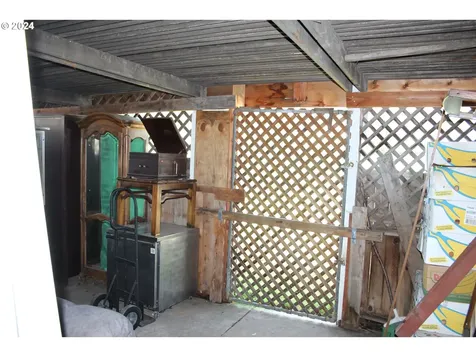 224 N Main Street Canyonville OR 97417