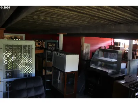 224 N Main Street Canyonville OR 97417