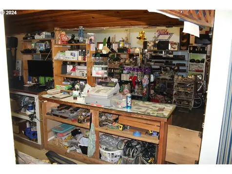 224 N Main Street Canyonville OR 97417