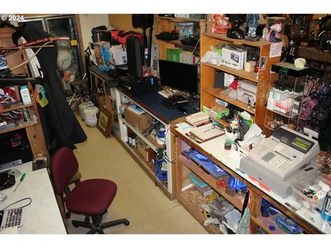 224 N Main Street Canyonville OR 97417