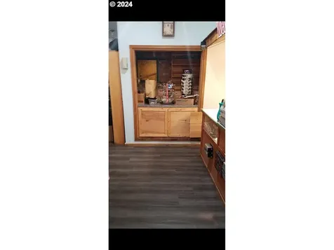 224 N Main Street Canyonville OR 97417