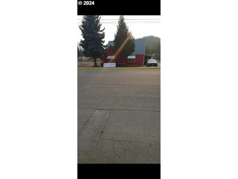 224 N Main Street Canyonville OR 97417