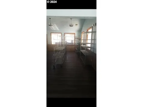 224 N Main Street Canyonville OR 97417