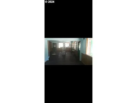 224 N Main Street Canyonville OR 97417